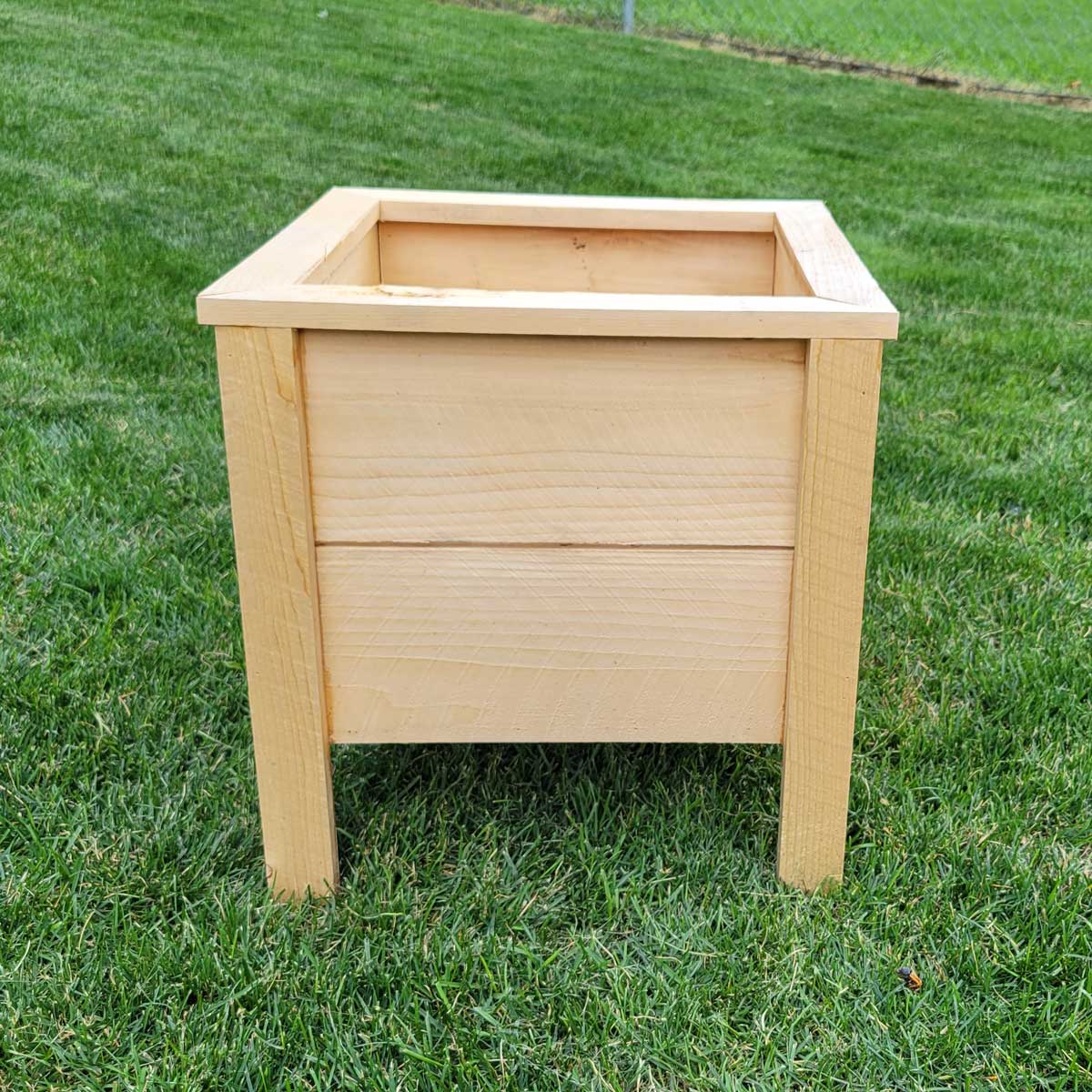Cedar Planter - 16" x 16" x 12"