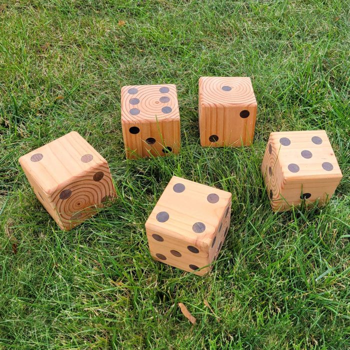 Yardzee dice - Fir with inlaid walnut
